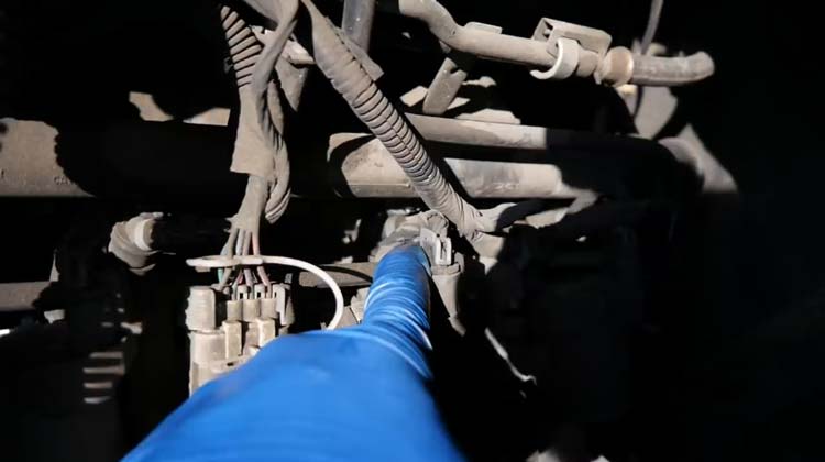 Causes of White Smoke Coming From Exhaust - Cracked Engine Block